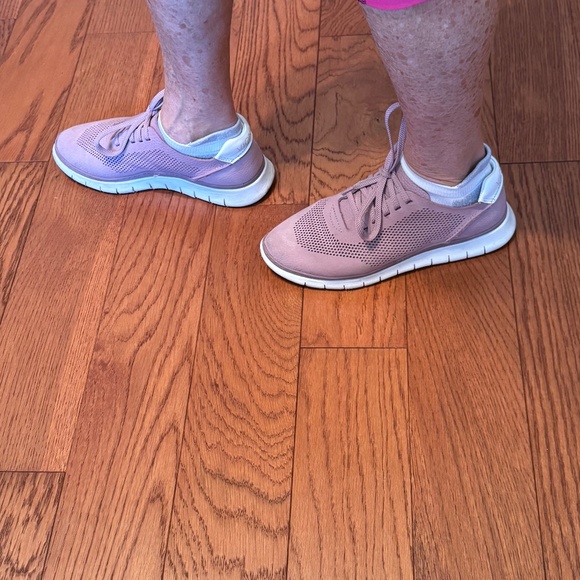 Vionic Joey Nubuck Sneaker in Mauve Size 6.5 - Picture 6 of 8
